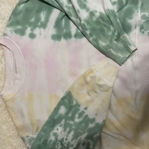 Womens oversized crew neck ties green pink yellow slight chafing, small stain